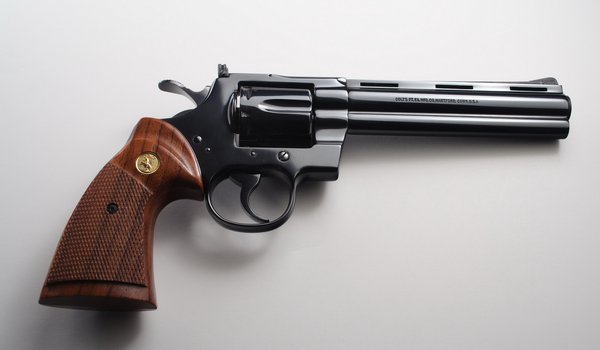 Обои на рабочий стол: Colt Python1206, оружие, пистолет