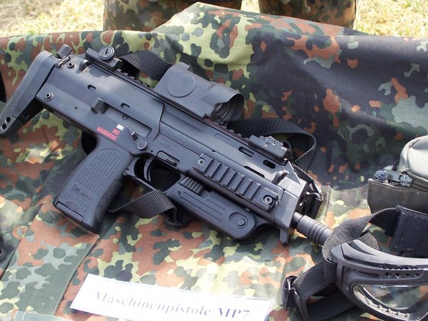 MP7A1, камуфляж, оптика, очки, пистолет-пулемёт