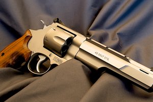 Обои на рабочий стол: 45 Colt, golden, Performance Center, revolver, S, smith, weapon, wooden