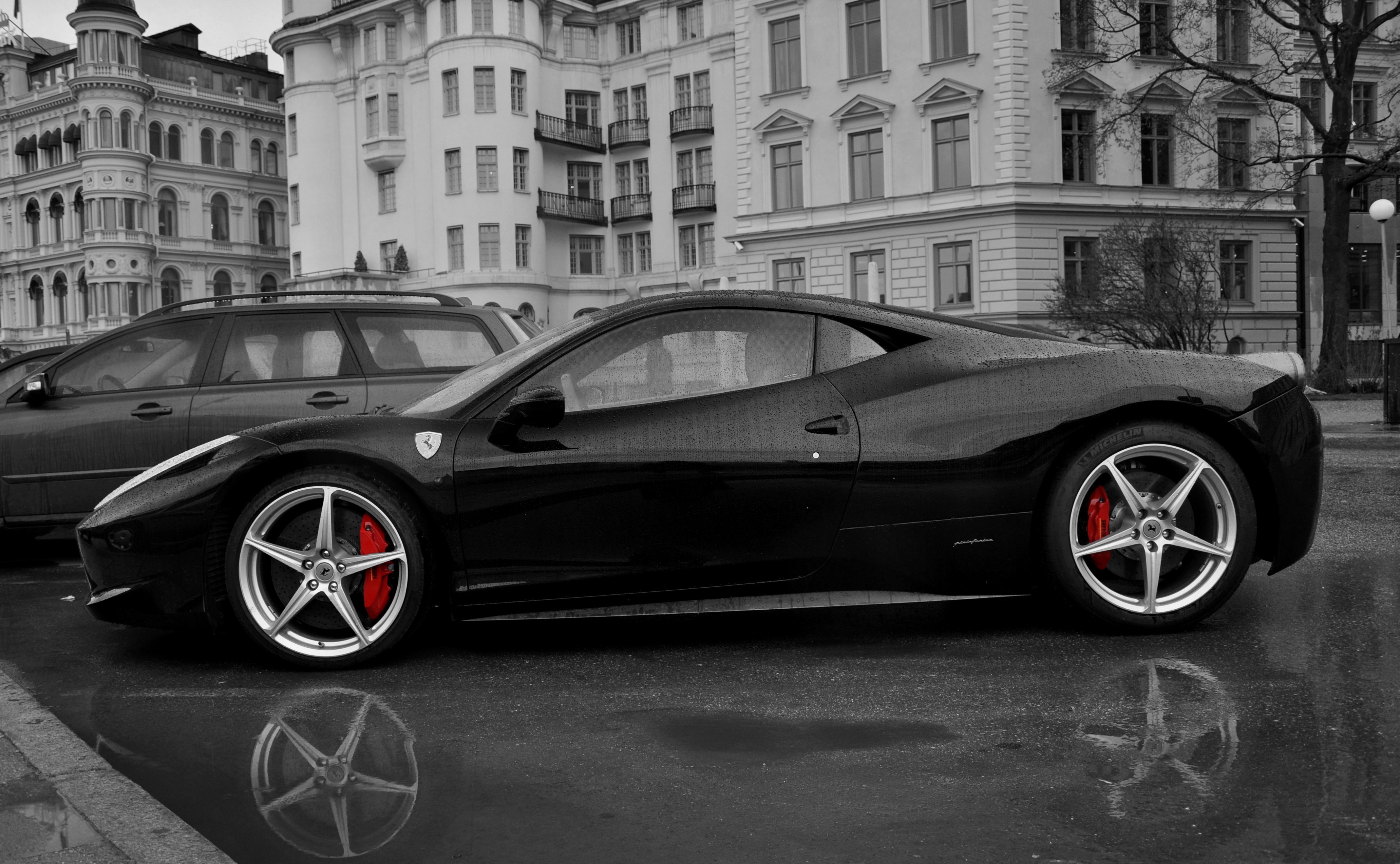 Пацанские машины 2024. Ferrari 458 Italia красная. Феррари 458 серая. Черно красная машина. Машина черно белая.