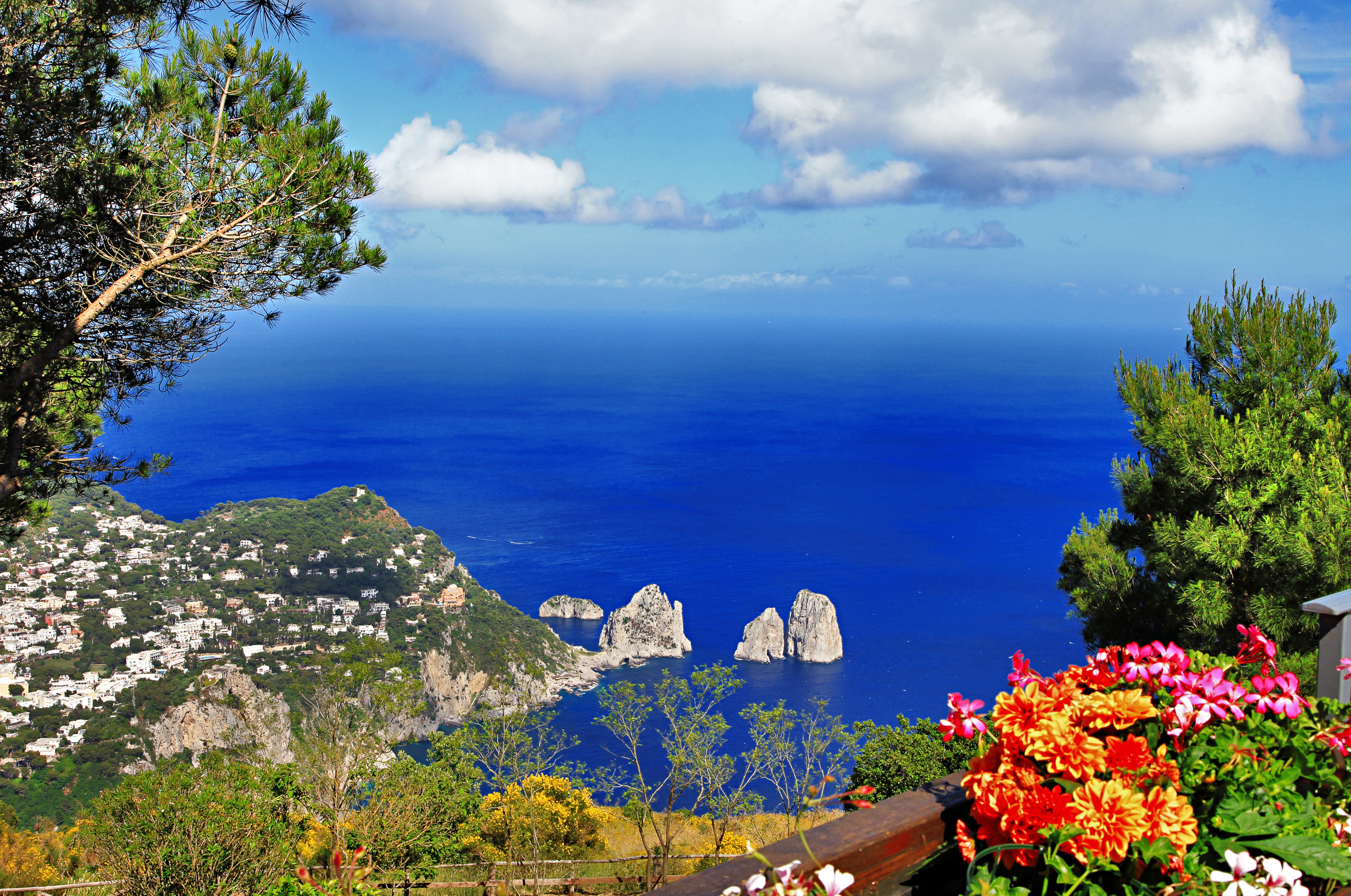 View of Evisa, Corsica Island, France загрузить