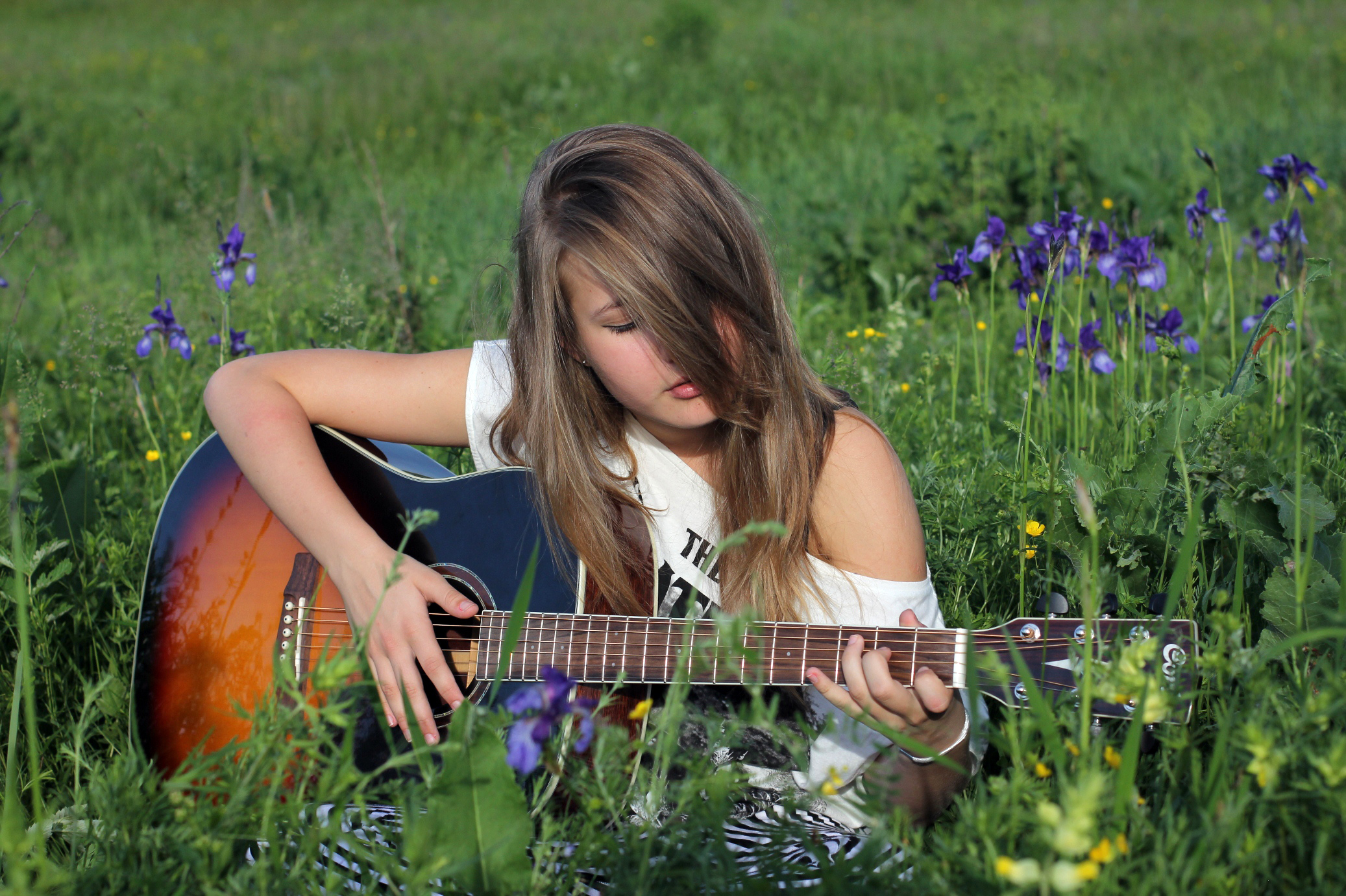 Девушка лес гитара бесплатно