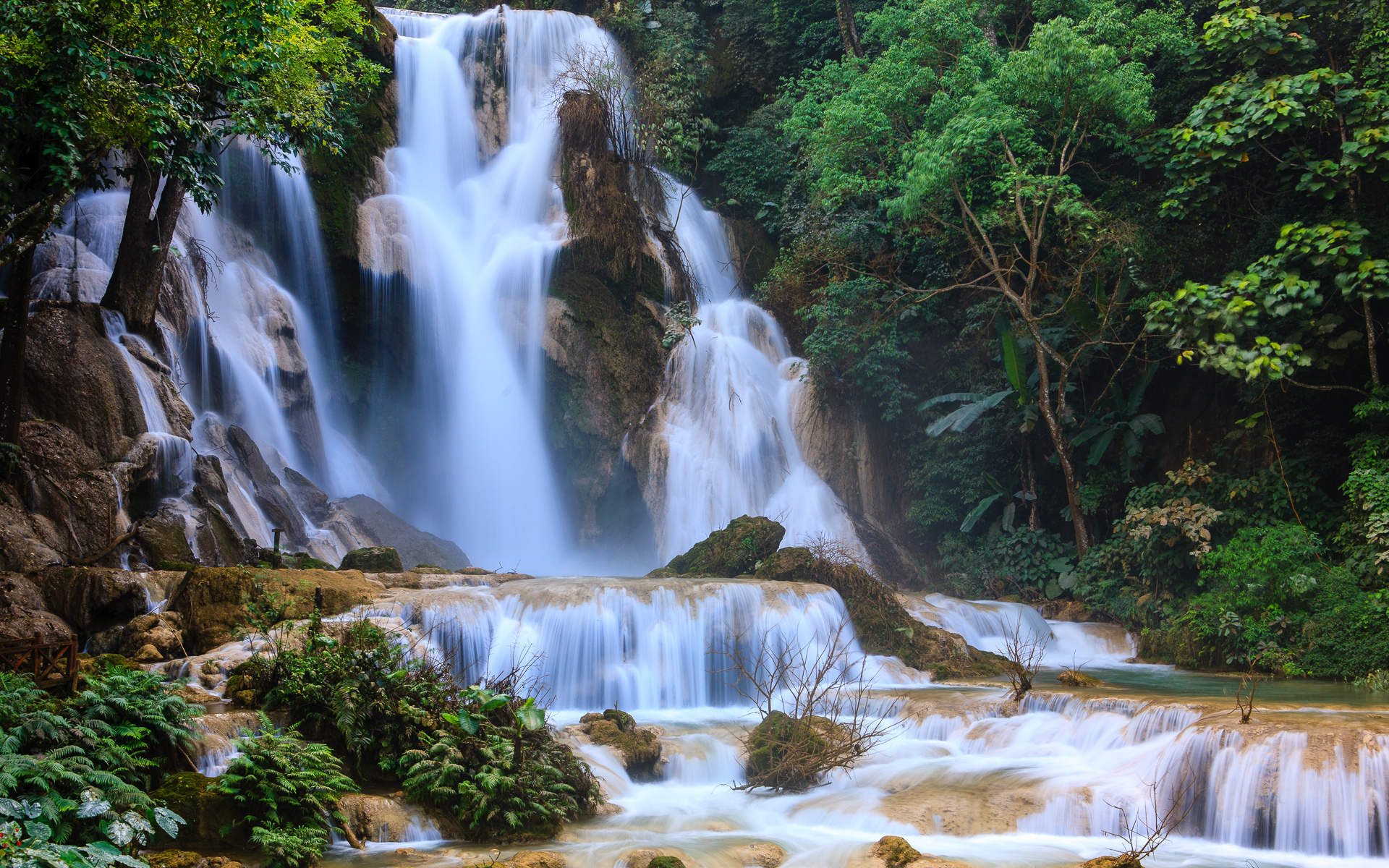 Waterfall at Bokarani National Park, Thailand скачать