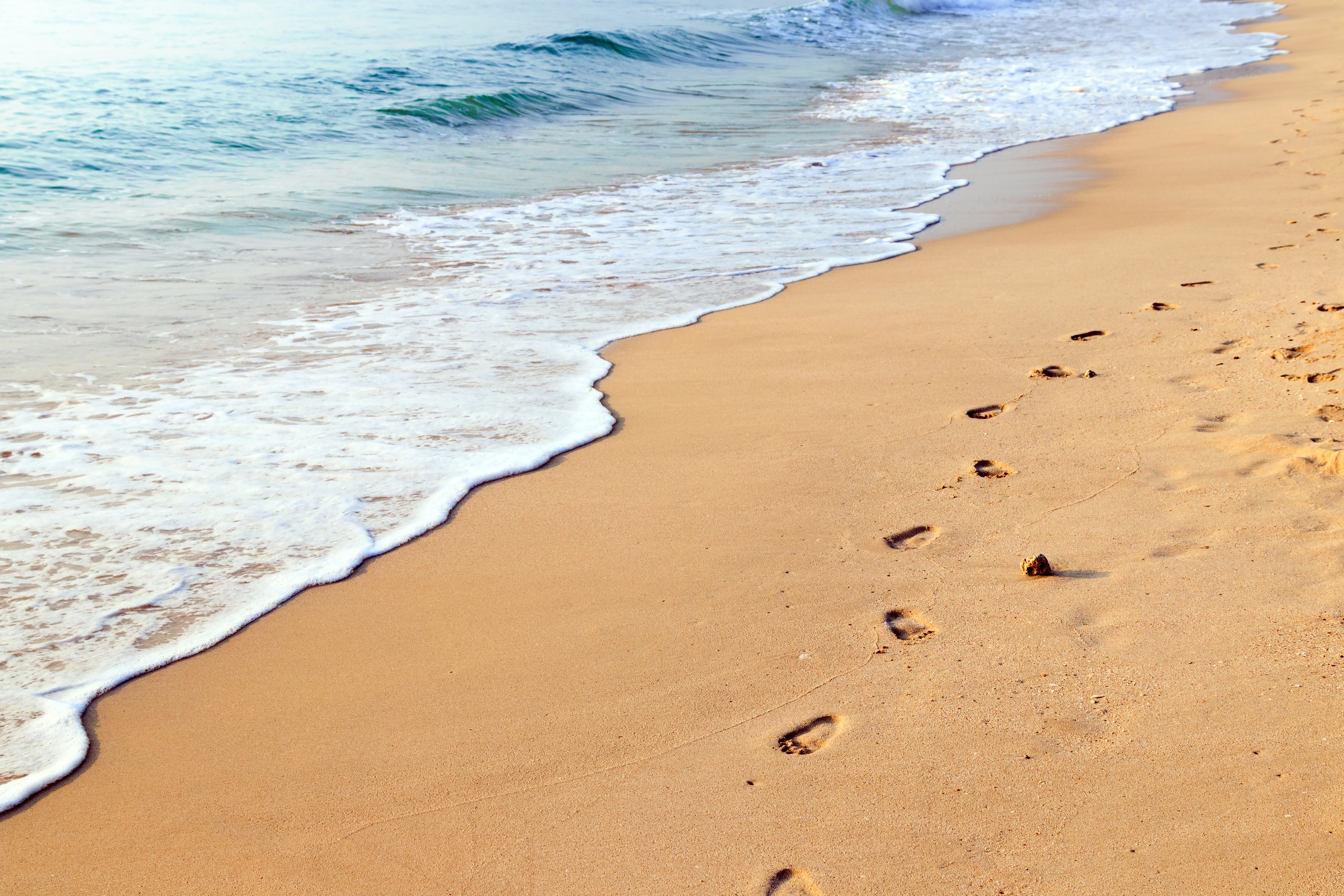 beach, footsteps, sand, sea, seascape, summer, wave, волны, лето, море, песок, пляж, следы
