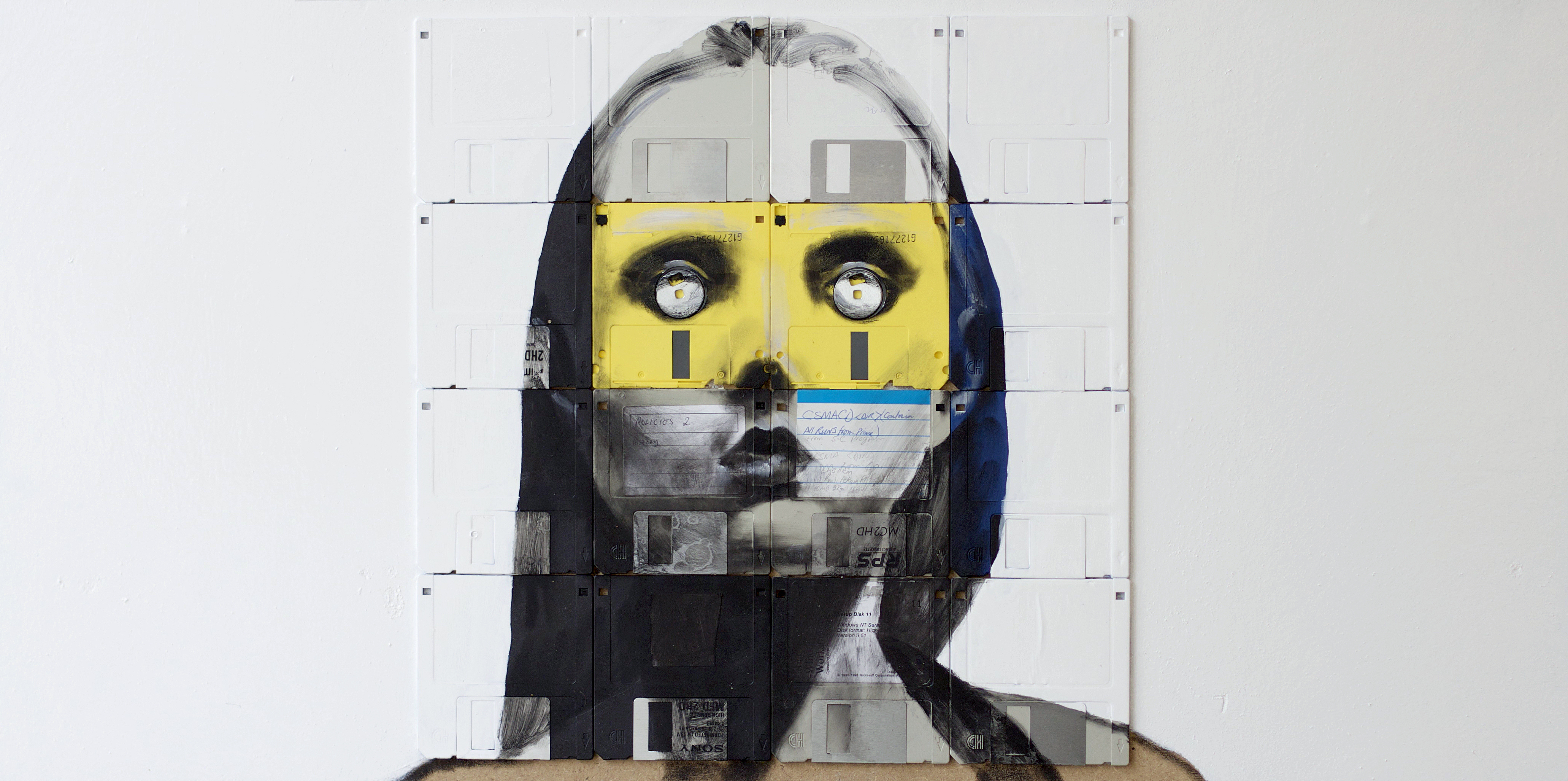floppy-art, Nick Gentry, арт, взгляд, глаза, девушка, дискеты, краска, Ник Гентри, портрет, стиль, флоппи-арт