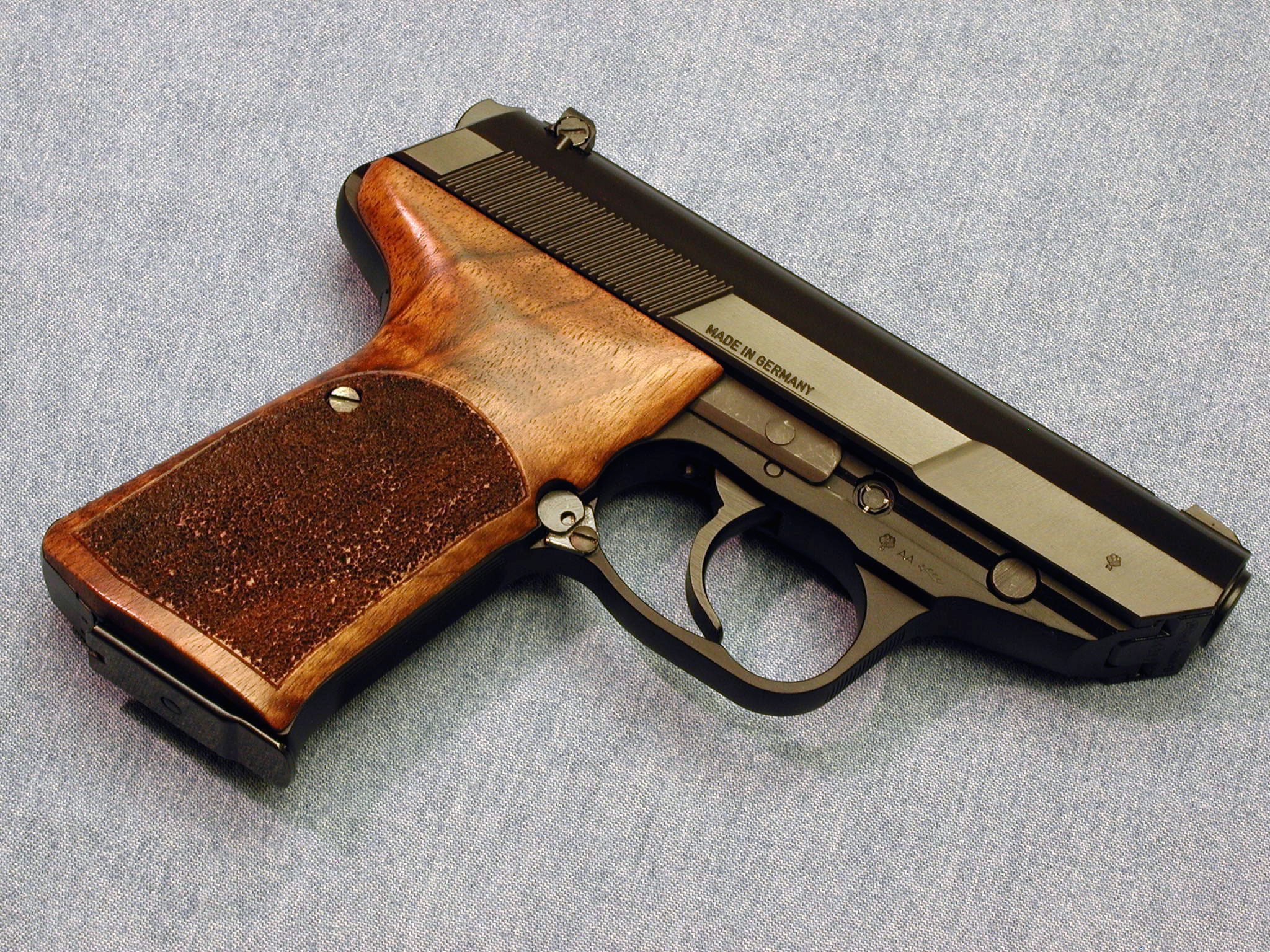 Про пистолеты. Walther p5 Compact. Пистолет. Ствол пистолета. Жилетные пистолеты мира.